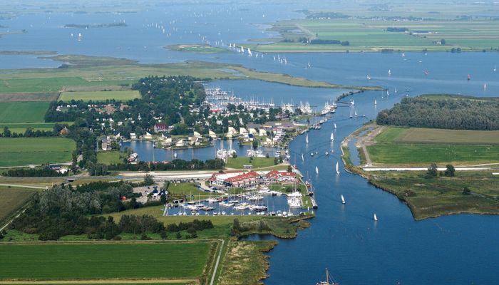 Fietsen kamperen fietsroute Fluessen Koudum Oudega Streekproducten Heeg