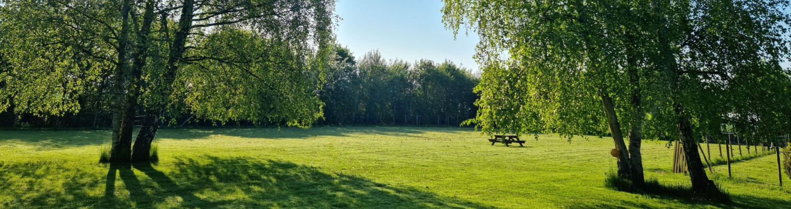 Kamperen op een boerencamping tijdens de voorjaarsvakantie